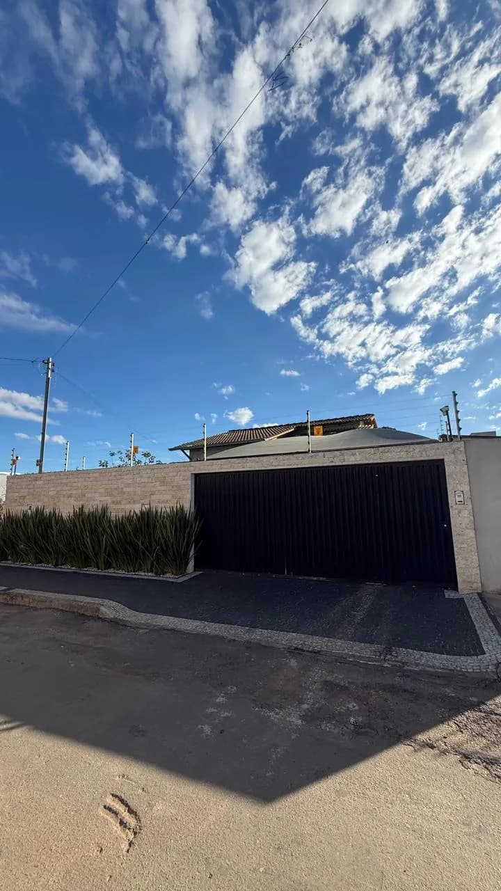 CASA DE ALTO PADRÃO COM AUTOMAÇÃO, PISCINA AQUECIDA E CLIMATIZAÇÃO COMPLETA — foto 1